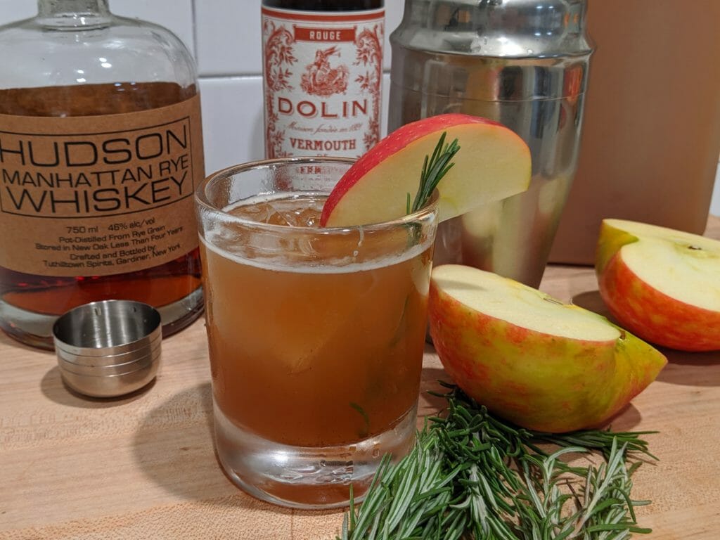 Cocktail Recipe Apple Cider Manhattan ThirtyOne Whiskey