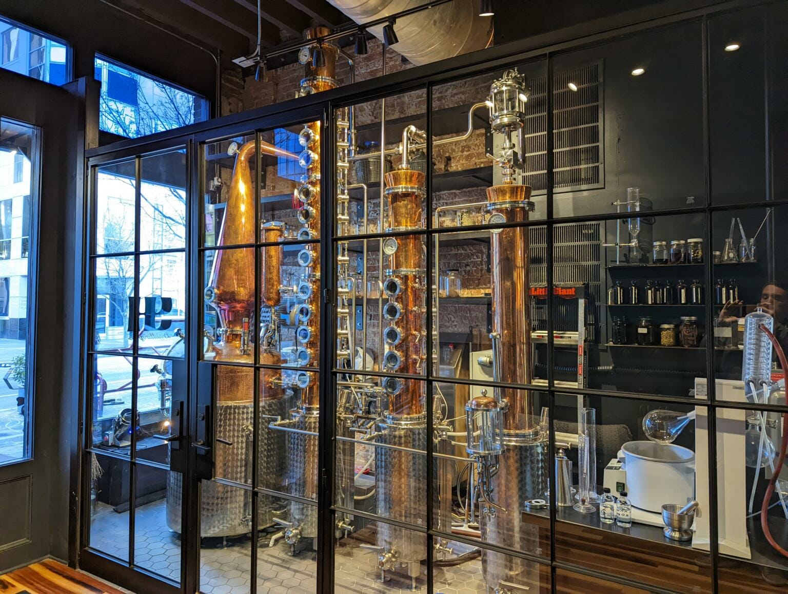 Review Young Hearts Distilling Gin ThirtyOne Whiskey